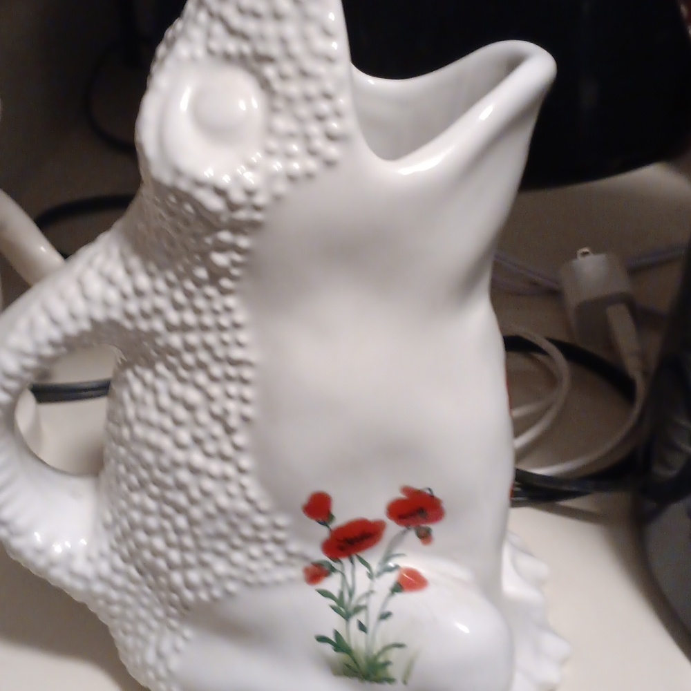 Frog Pitcher